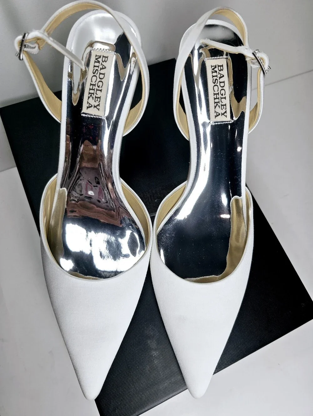 Badgley Mischka Lucille Heart White Satin Heels Size 9.5 NEW**